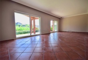 Havuzlu düz girişli C tipi Villa