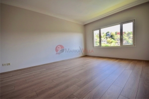 Havuzlu düz girişli C tipi Villa