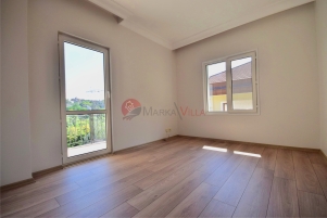 Havuzlu düz girişli C tipi Villa