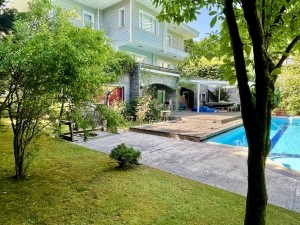 ACARKENT' DE BÜYÜK BAHÇELİ SATILIK VİLLA