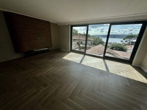 KAVACIK' TA BOĞAZ GÖREN YENİ YAPILMIŞ SATILIK VİLLA