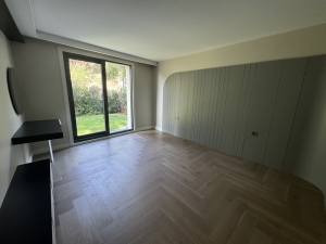 KAVACIK' TA BOĞAZ GÖREN YENİ YAPILMIŞ SATILIK VİLLA