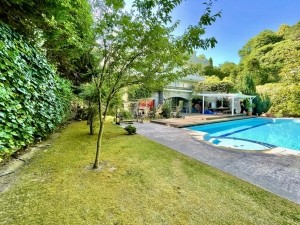 ACARKENT' DE BÜYÜK BAHÇELİ SATILIK VİLLA