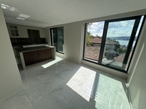 KAVACIK' TA BOĞAZ GÖREN YENİ YAPILMIŞ SATILIK VİLLA