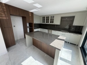 KAVACIK' TA BOĞAZ GÖREN YENİ YAPILMIŞ SATILIK VİLLA