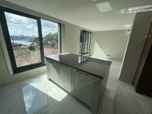 KAVACIK' TA BOĞAZ GÖREN YENİ YAPILMIŞ SATILIK VİLLA