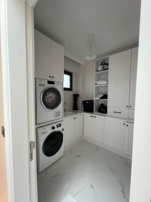 RİVA' DA SİTE İÇİNDE SATILIK YENİLENMİŞ VİLLA