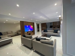 RİVA' DA SİTE İÇİNDE SATILIK YENİLENMİŞ VİLLA