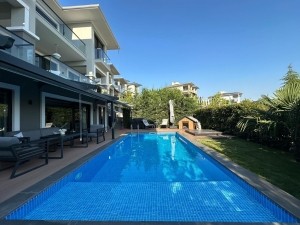 RİVA' DA SİTE İÇİNDE SATILIK YENİLENMİŞ VİLLA