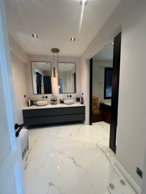 RİVA' DA SİTE İÇİNDE SATILIK YENİLENMİŞ VİLLA