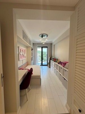 RİVA' DA SİTE İÇİNDE SATILIK YENİLENMİŞ VİLLA