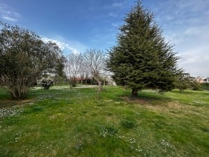 HİDİV EVLERİ SİTESİ SATILIK SIFIR YAPILI TRİPLEX VİLLA