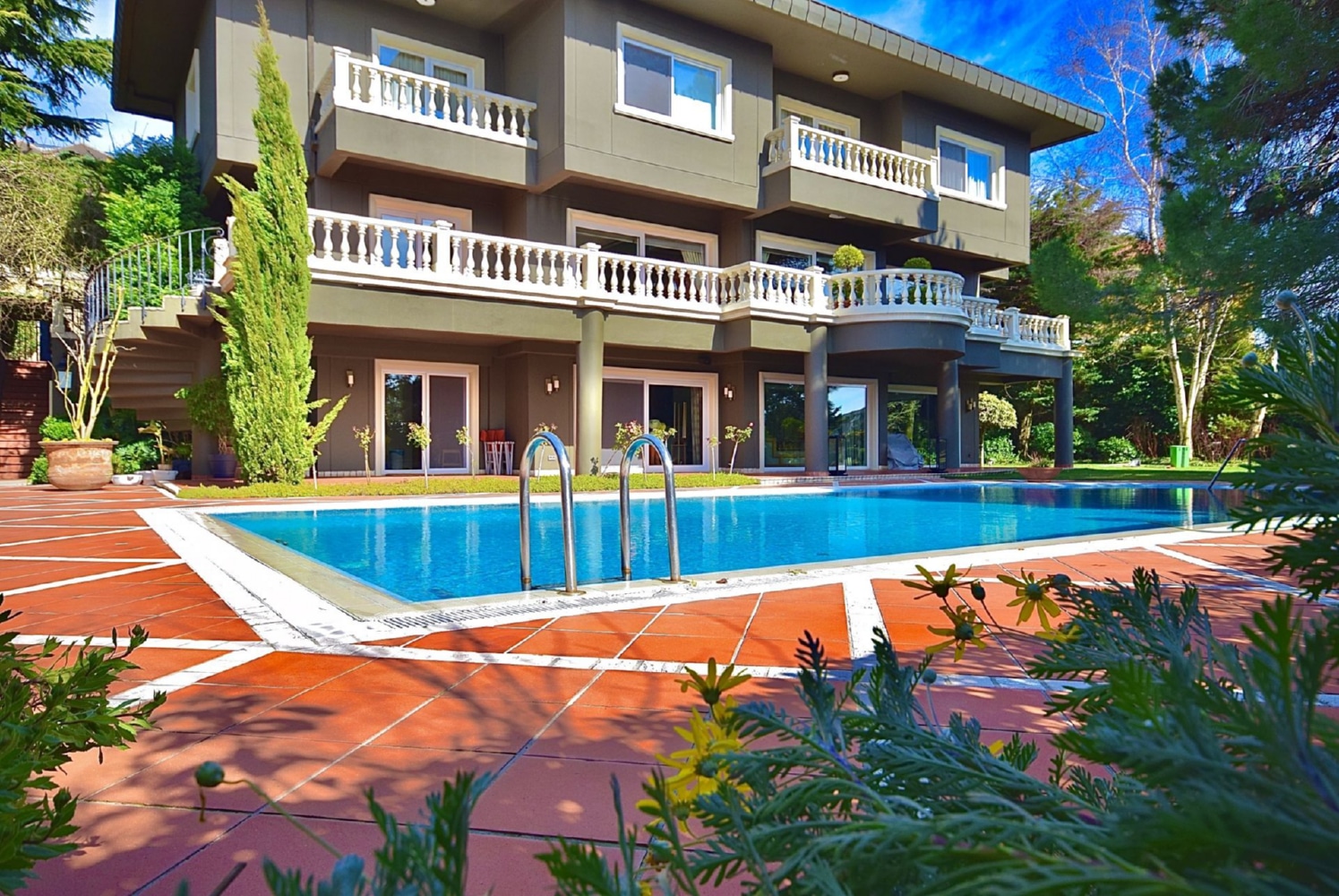 Acarkent’te Lüks ve Özel Tasarımlı A Tipi Villa