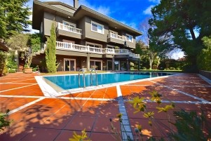 Acarkent’te Lüks ve Özel Tasarımlı A Tipi Villa