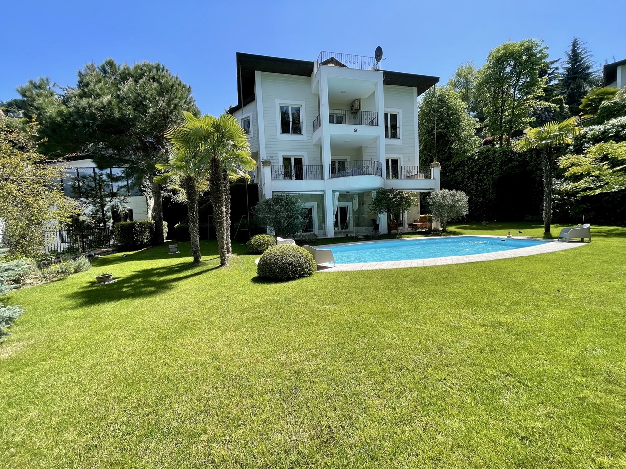 ACARKENT 'in SAKLI CENNETİNDE B TİPİ VİLLA..