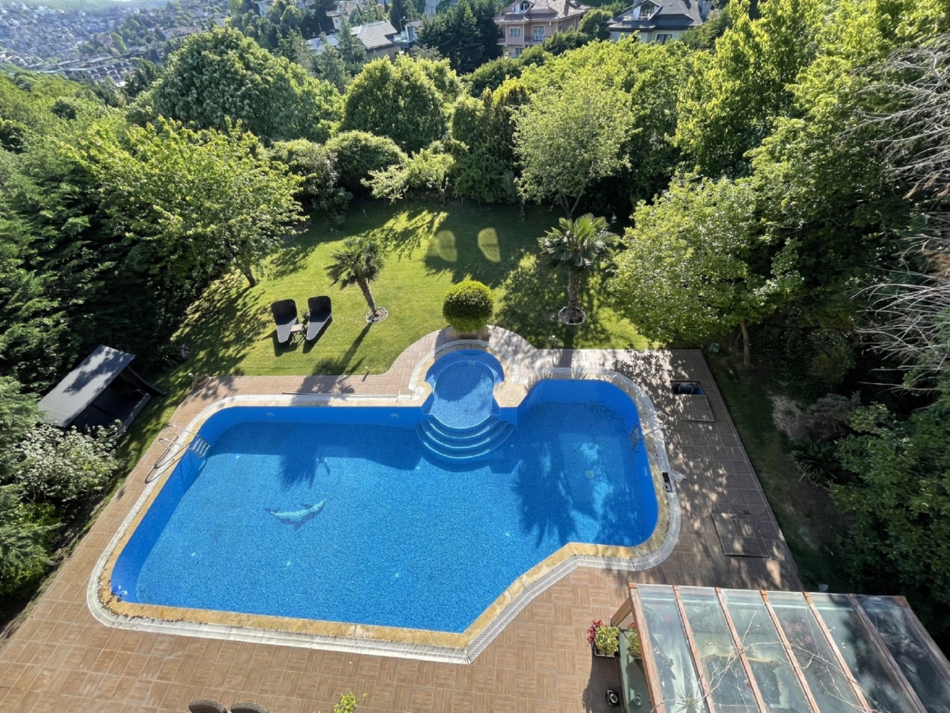 ACARKENT'DE BÜYÜK BAHÇELİ EŞYALI MÜSTAKİL SATILIK VİLLA