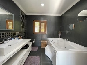 ACARKENT'DE BÜYÜK BAHÇELİ EŞYALI MÜSTAKİL SATILIK VİLLA