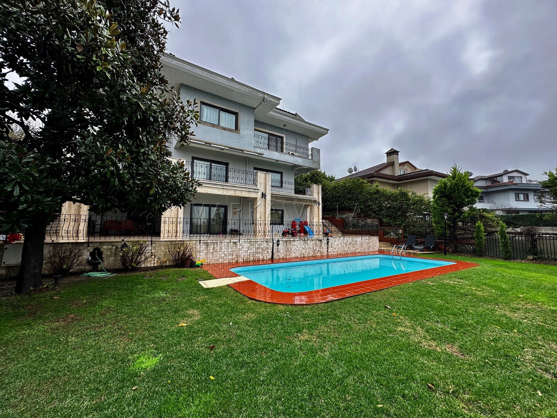 ACARKENT YÜKSEK KONUMLU B TİPİ SATILIK VİLLA