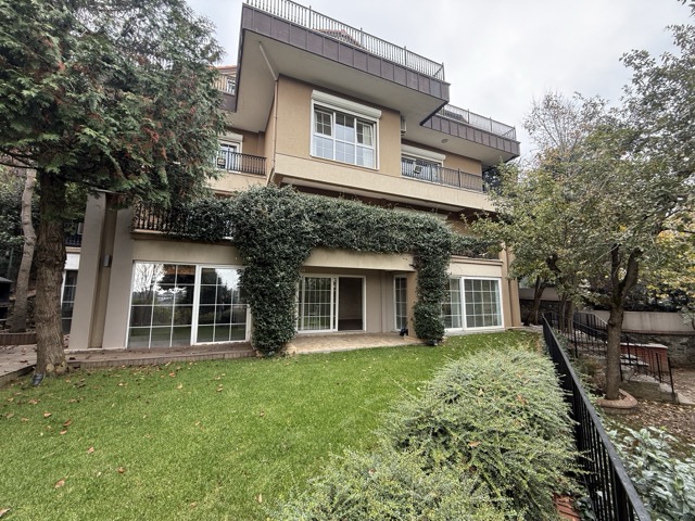 ACARKENT ÖZEL KONUMLU GENİŞ BAHÇELİ SATILIK VİLLA