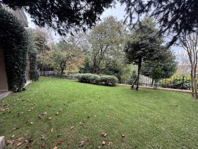 ACARKENT ÖZEL KONUMLU GENİŞ BAHÇELİ SATILIK VİLLA