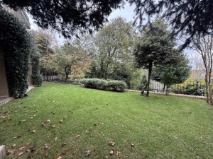 ACARKENT ÖZEL KONUMLU GENİŞ BAHÇELİ SATILIK VİLLA