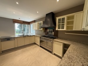 ACARKENT ÖZEL KONUMLU GENİŞ BAHÇELİ SATILIK VİLLA