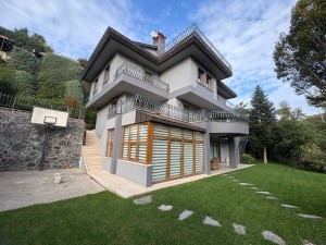 Acarkent‘te izole bahçeli eşyalı kiralık villa