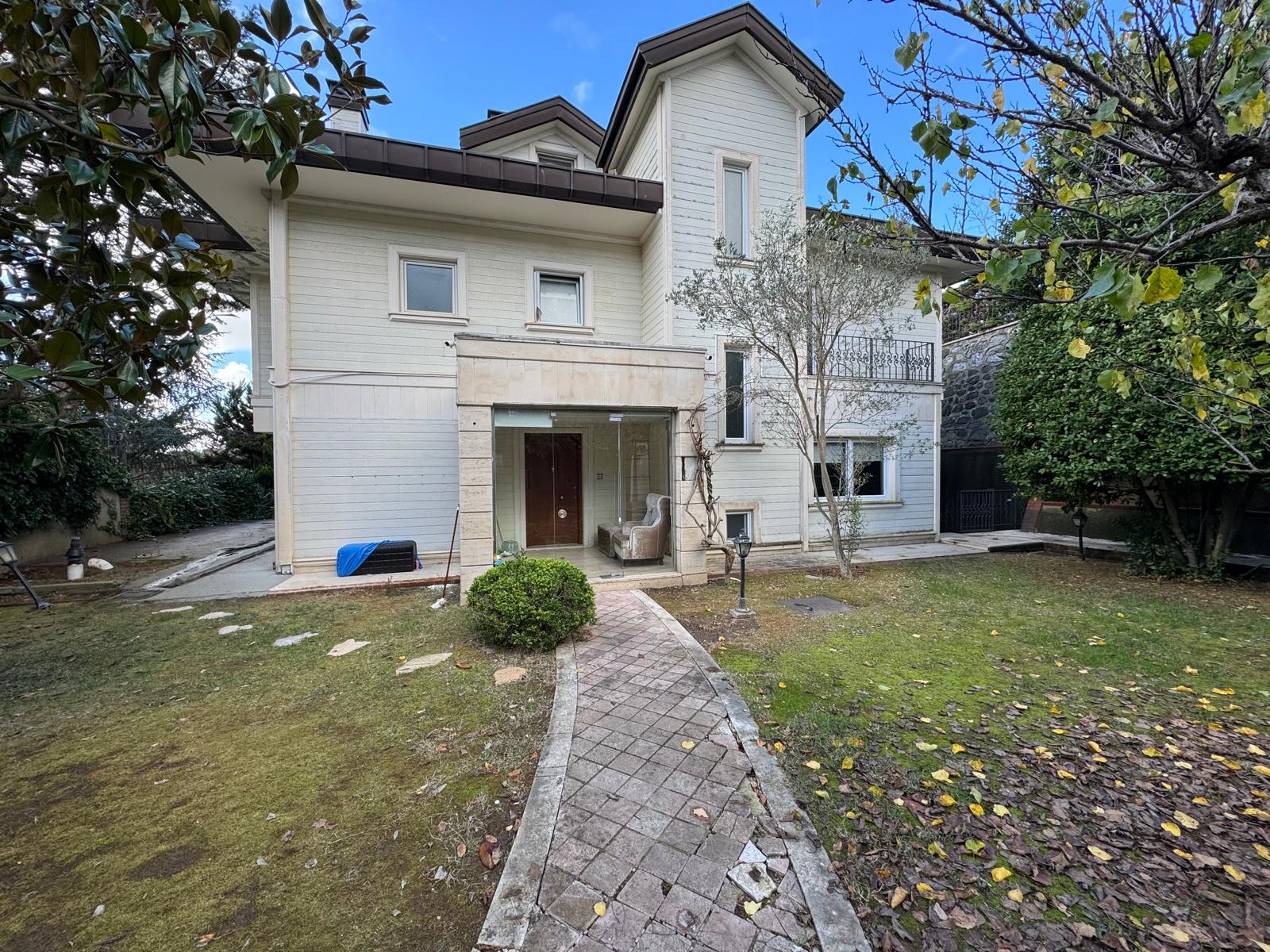 Acarkent’te izole bahçeli fırsat CR tipi satılık