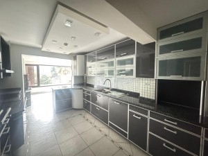 Acarkent 'te Beykoz Konakları Manzaralı Asansörlü Çelik Çatılı Br Villa