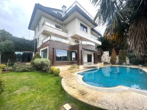 Acarkent 'te Beykoz Konakları Manzaralı Asansörlü Çelik Çatılı Br Villa
