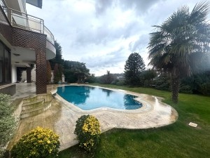 Acarkent 'te Beykoz Konakları Manzaralı Asansörlü Çelik Çatılı Br Villa