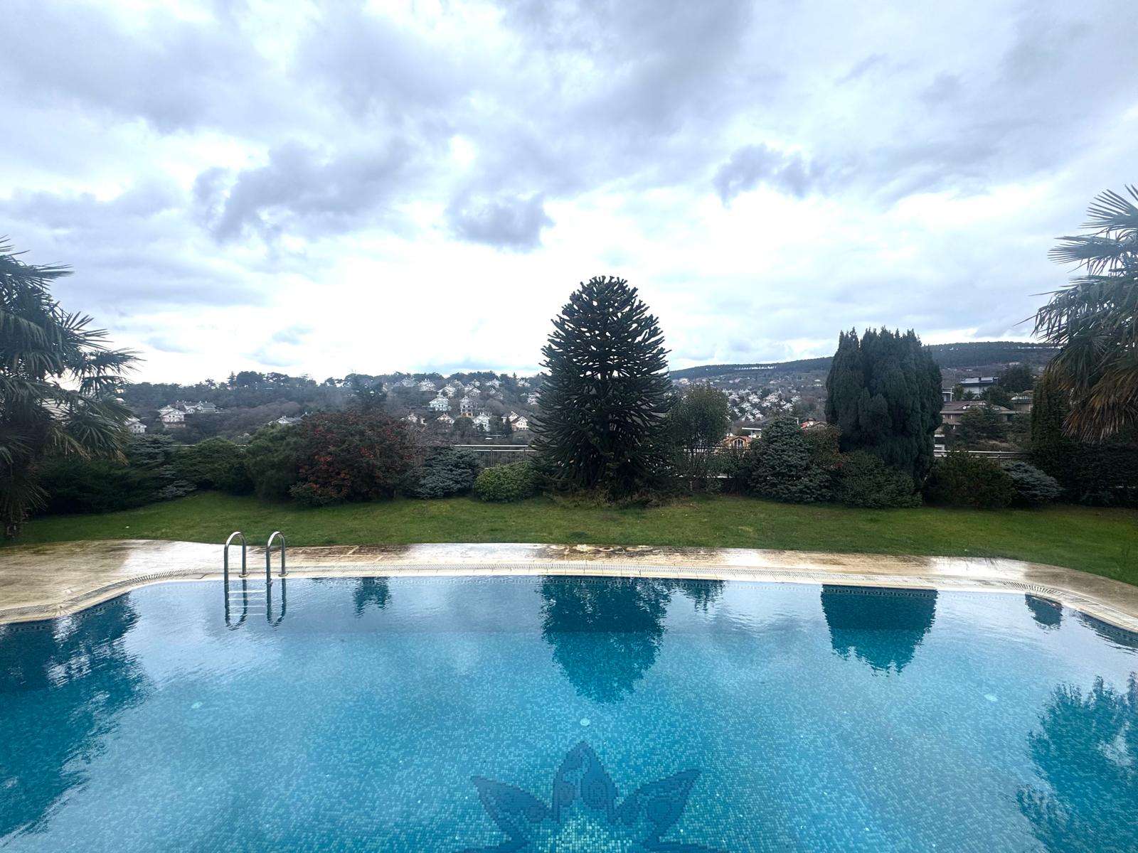 Acarkent 'te Beykoz Konakları Manzaralı Asansörlü Çelik Çatılı Br Villa