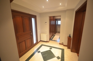 Acarkent’te merkezi konumda düz girişli satılık villa