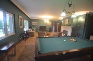 Acarkent’te merkezi konumda düz girişli satılık villa