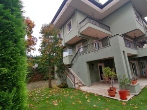 Acarkent’te merkezi konumda düz girişli satılık villa