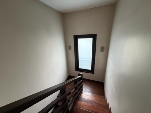 Acarkent’te merkezi konumda düz girişli satılık villa