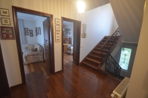 Acarkent’te merkezi konumda düz girişli satılık villa