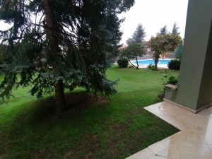 Acarkent’te merkezi konumda düz girişli satılık villa