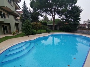 Acarkent’te merkezi konumda düz girişli satılık villa