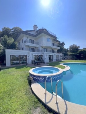 Acarkent'te Yüksek Konumlu,1.000m2 Satılık Malikane